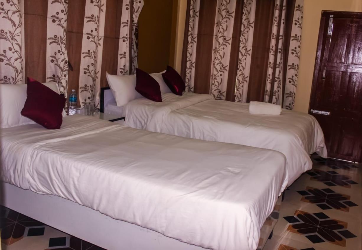 Hotel Flycatcher Chitwan- A Jungle Safari Home سوراها المظهر الخارجي الصورة