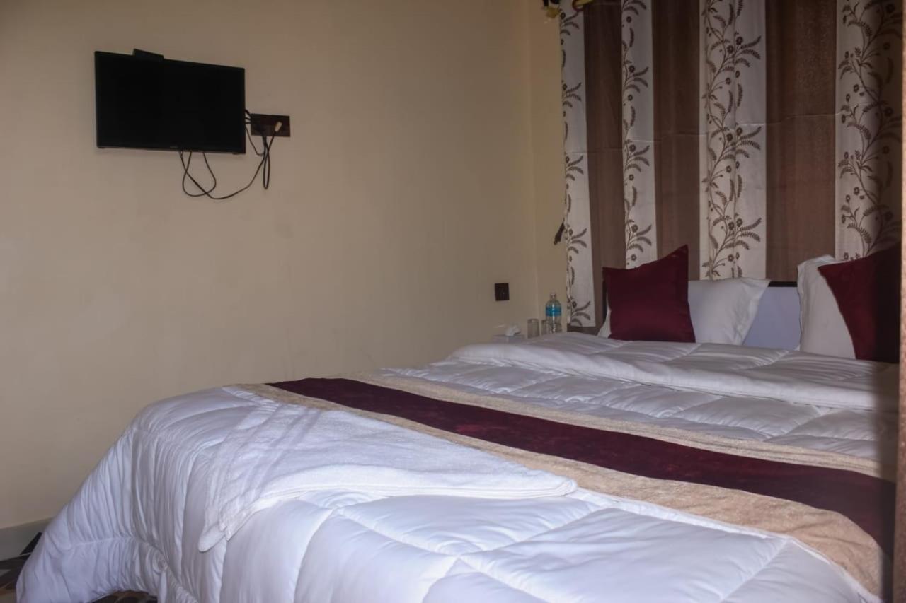 Hotel Flycatcher Chitwan- A Jungle Safari Home سوراها المظهر الخارجي الصورة