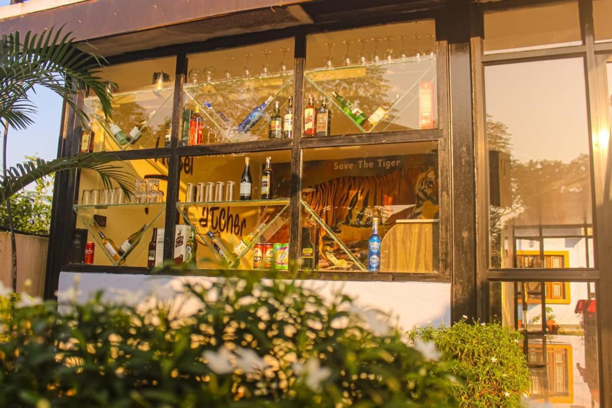 Hotel Flycatcher Chitwan- A Jungle Safari Home سوراها المظهر الخارجي الصورة