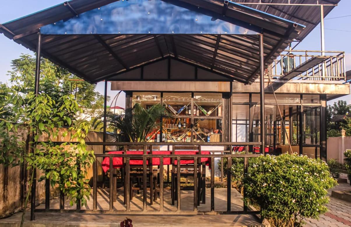 Hotel Flycatcher Chitwan- A Jungle Safari Home سوراها المظهر الخارجي الصورة