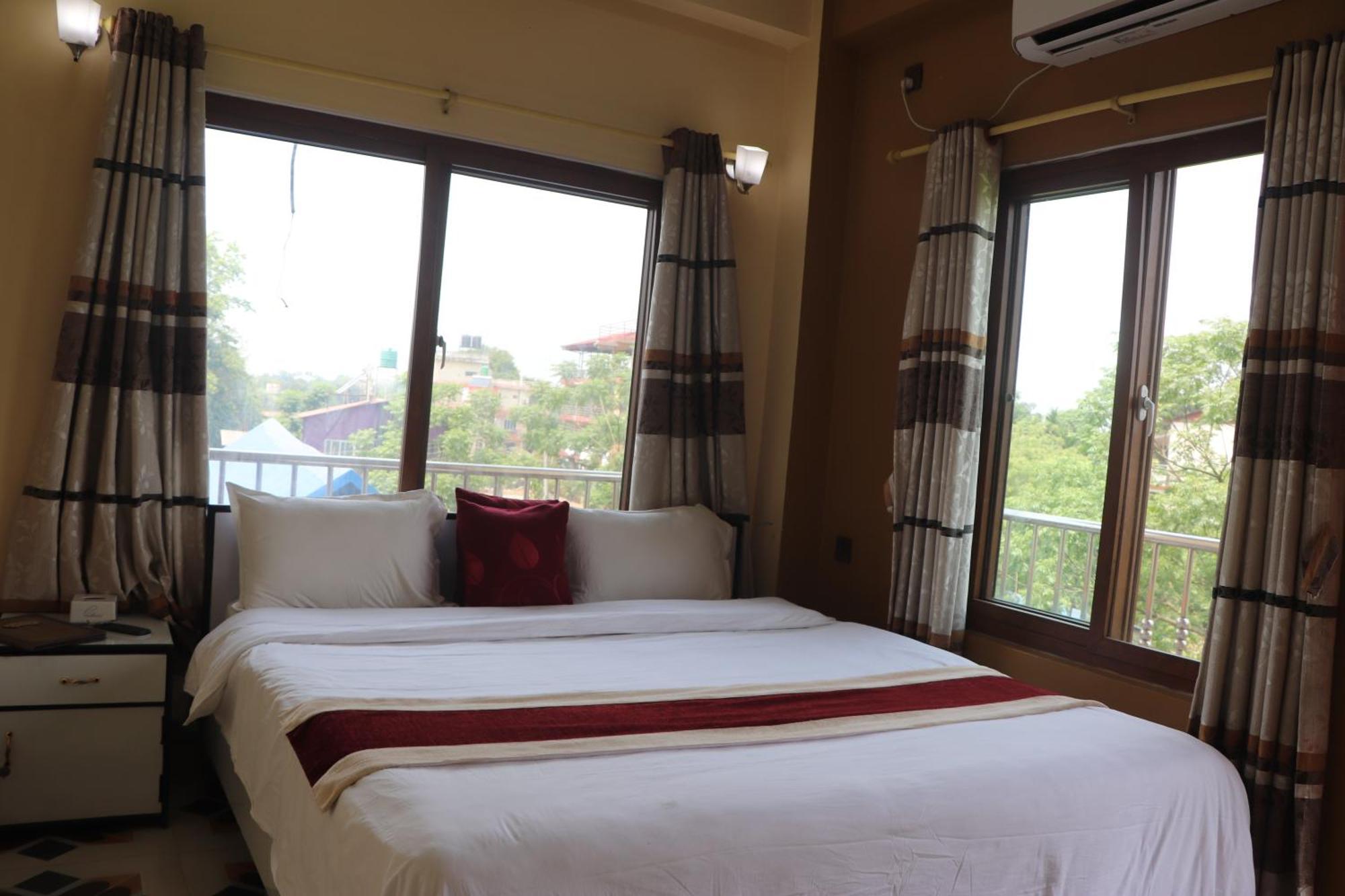 Hotel Flycatcher Chitwan- A Jungle Safari Home سوراها المظهر الخارجي الصورة