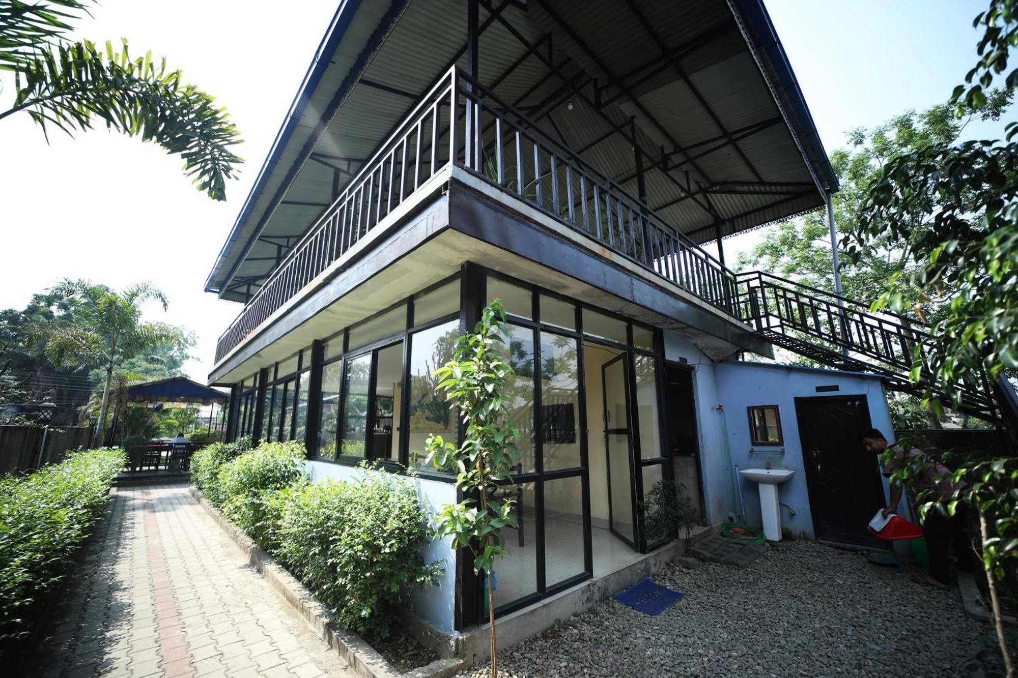 Hotel Flycatcher Chitwan- A Jungle Safari Home سوراها المظهر الخارجي الصورة