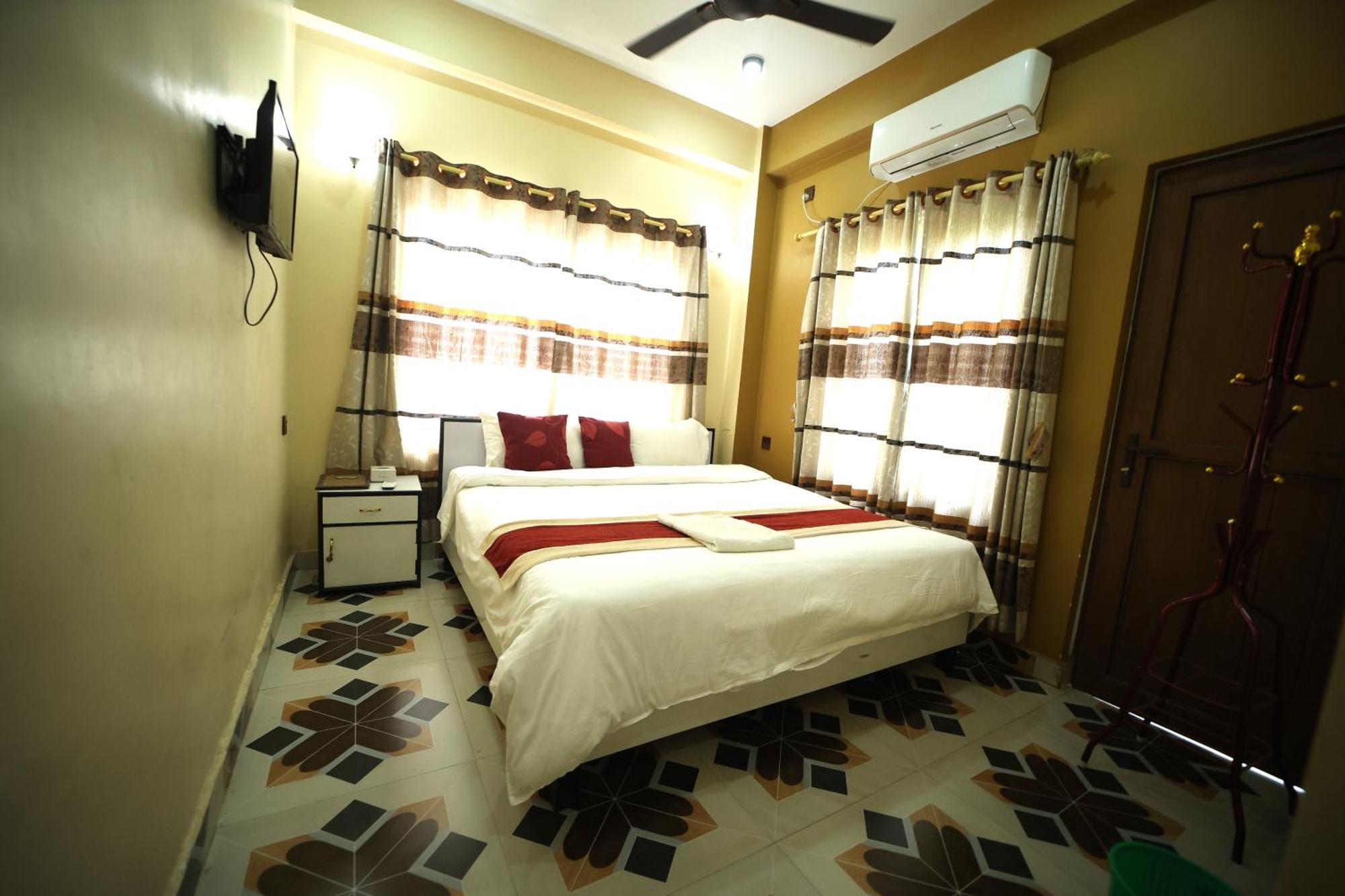 Hotel Flycatcher Chitwan- A Jungle Safari Home سوراها المظهر الخارجي الصورة