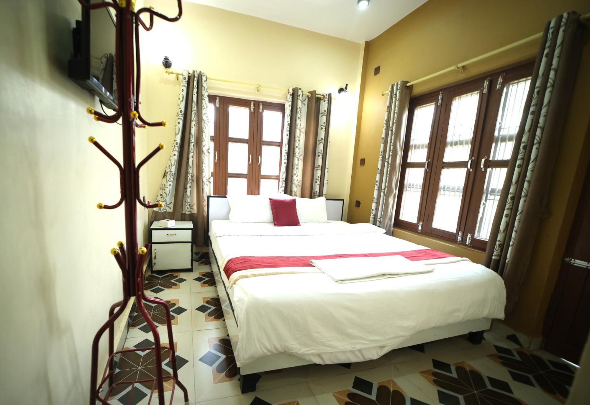 Hotel Flycatcher Chitwan- A Jungle Safari Home سوراها المظهر الخارجي الصورة