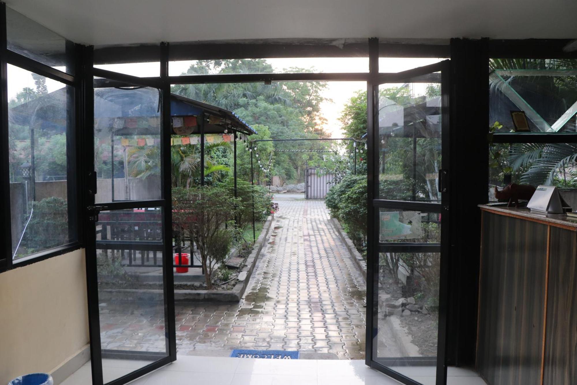 Hotel Flycatcher Chitwan- A Jungle Safari Home سوراها المظهر الخارجي الصورة