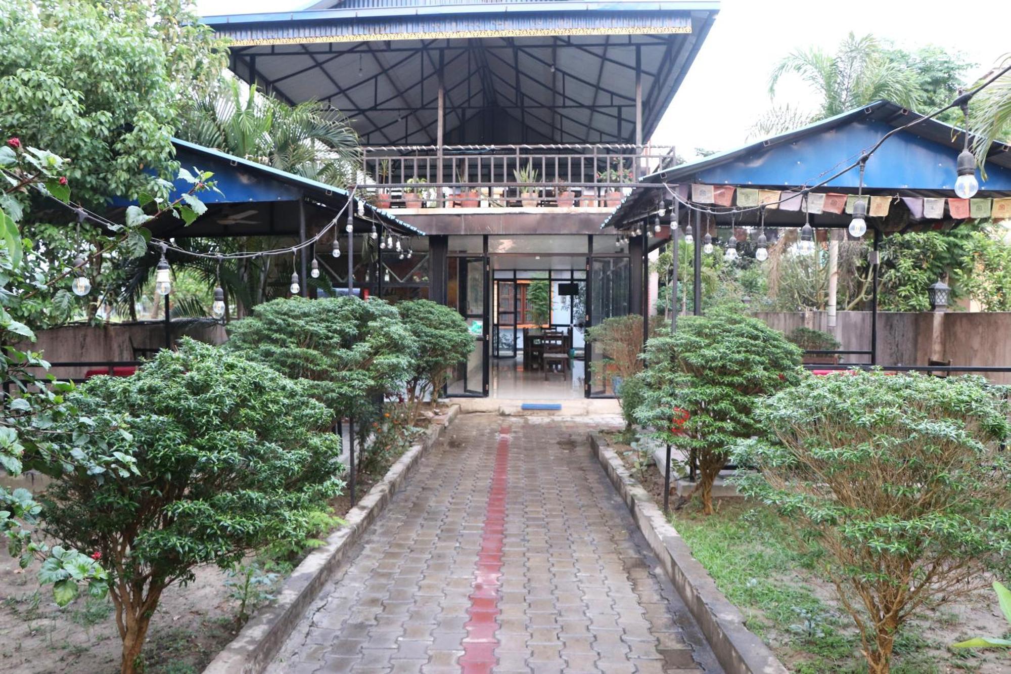 Hotel Flycatcher Chitwan- A Jungle Safari Home سوراها المظهر الخارجي الصورة