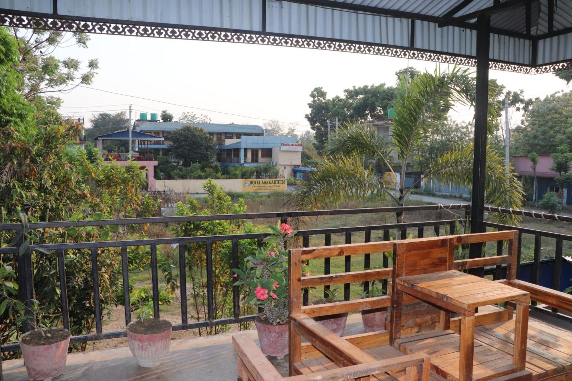 Hotel Flycatcher Chitwan- A Jungle Safari Home سوراها المظهر الخارجي الصورة