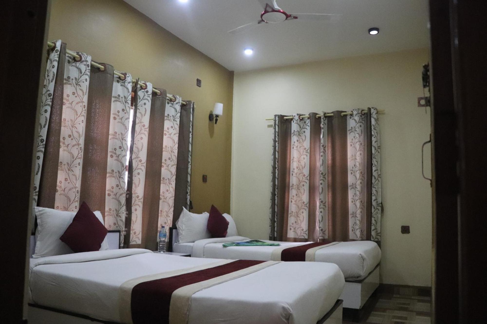 Hotel Flycatcher Chitwan- A Jungle Safari Home سوراها المظهر الخارجي الصورة