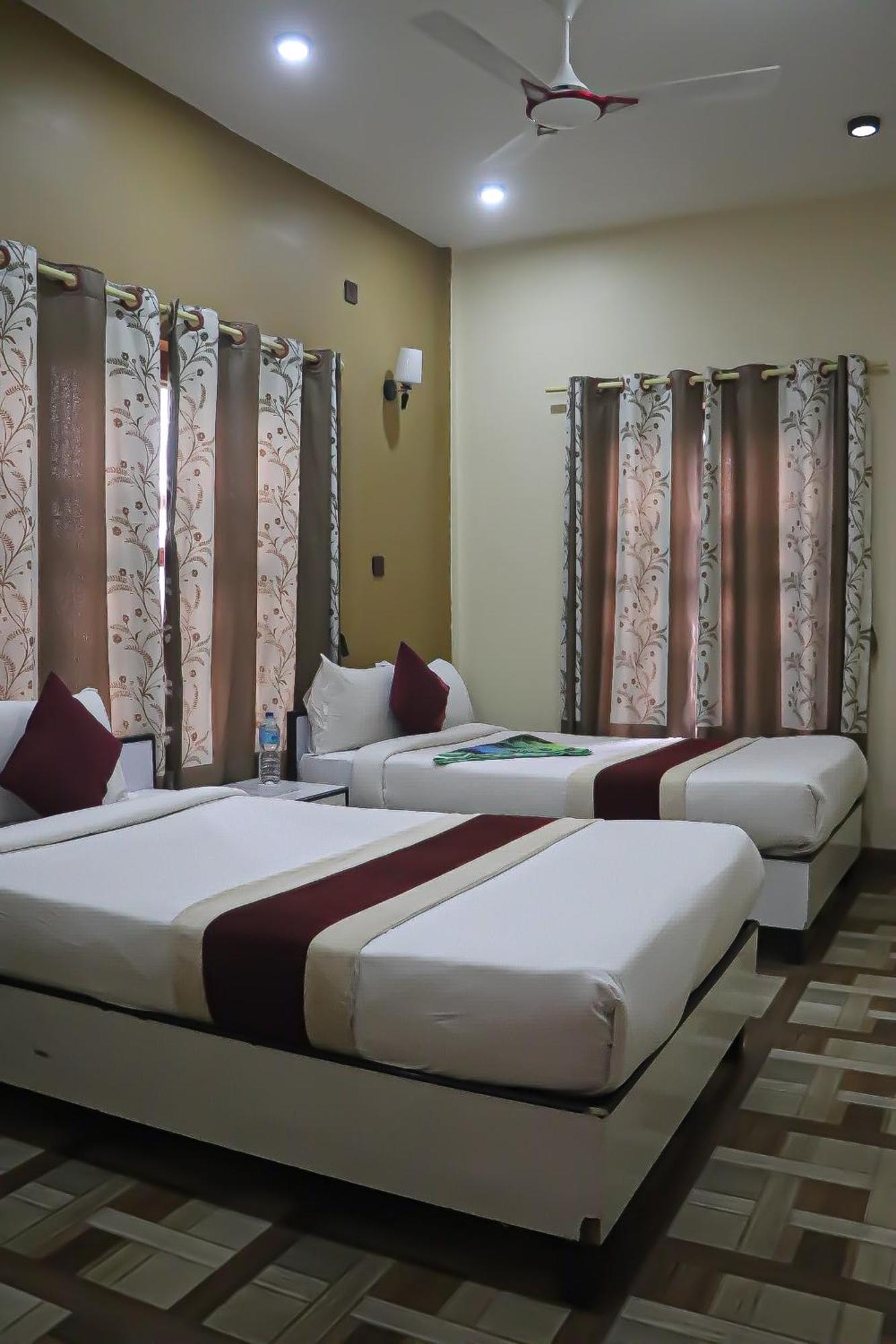 Hotel Flycatcher Chitwan- A Jungle Safari Home سوراها المظهر الخارجي الصورة